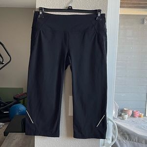 Athleta black crop workout pants. Size Medium